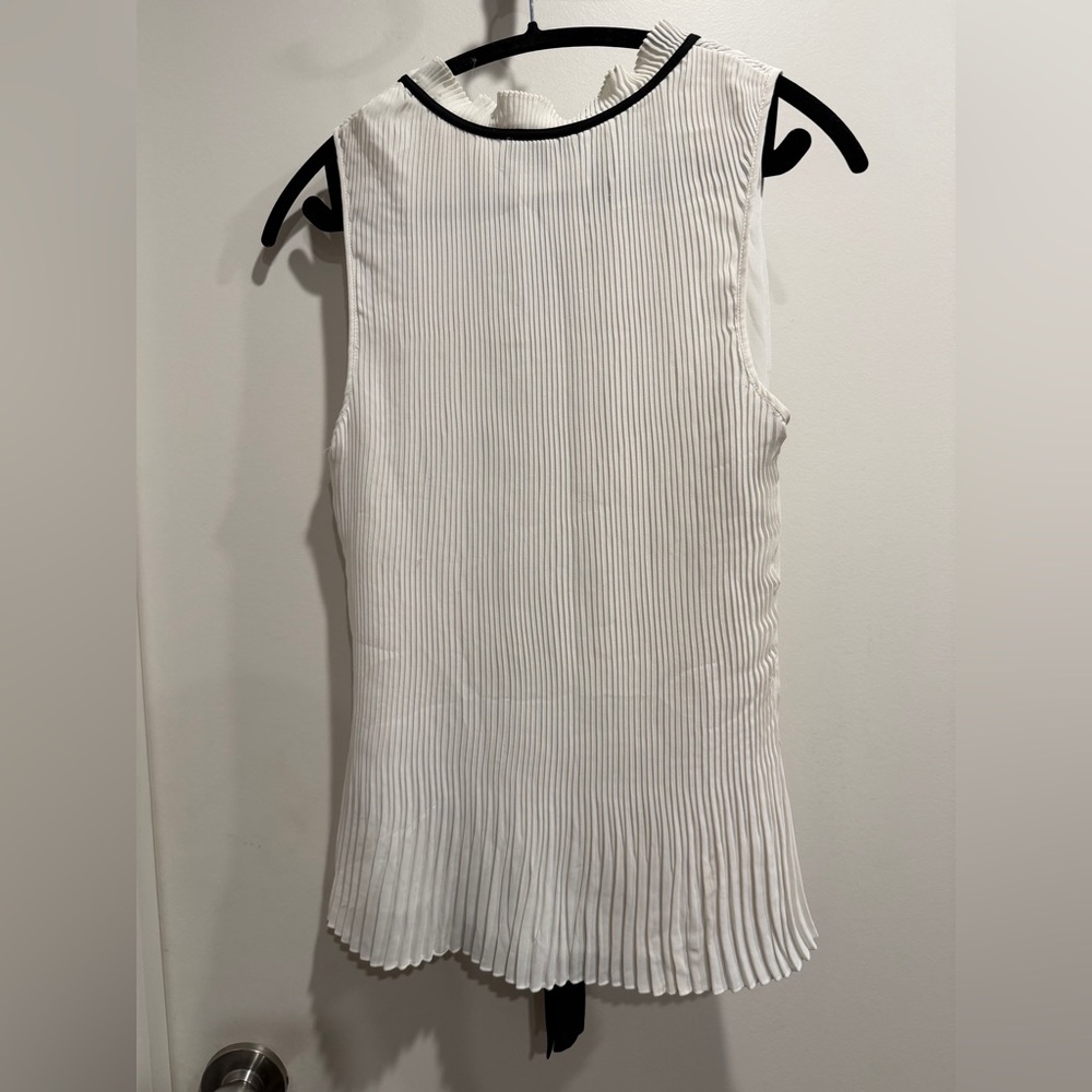 DKNY White and Black Pleated Sleeveless Blouse. Gently loved. - Picture 3 of 5